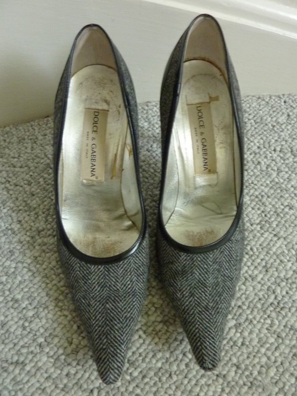 $895 DOLCE & GABBANA Shoes Black Leather Grey Wool Pumps EU39 US 9 Classic Heels